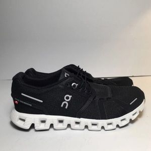 On Cloud running shoes 
Women’s Size 7